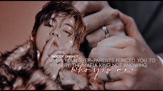 Taekook oneshot |“𝐖𝐡𝐞𝐧 𝐲𝐨𝐮𝐫 𝐒𝐭𝐞𝐩-𝐏𝐚𝐫𝐞𝐧𝐭𝐬 𝐟𝐨𝐫𝐜𝐞𝐝 𝐲𝐨𝐮 𝐭𝐨 𝐦𝐚𝐫𝐫𝐲 𝐭𝐡𝐞 𝐌𝐚𝐟𝐢𝐚 𝐊𝐢𝐧𝐠 𝐧𝐨𝐭 𝐤𝐧𝐨𝐰𝐢𝐧𝐠 𝐰𝐡𝐨 𝐲𝐨𝐮 𝐚𝐫𝐞”