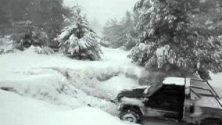 TOYOTA HILUX 4X4 LUXY IN SNOW