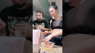 shrutihaasan eating chicken at home