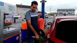 How to Fill Petrol in UK | Pehli Bar Khud Petrol Bara Car Mein in UK