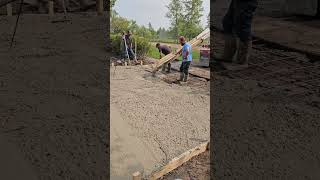 watch them rake. #Milwaukee screed#concretepumping #concretework #construction