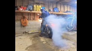 1982 Honda Magna V45 Garage burnout!