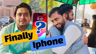 BOUGHT MY DREAM PHONE ❤️ HUM NE B IPHONE LE LIA الحمدللہ 😇