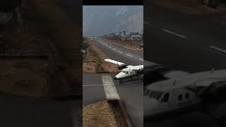 word most dangerous landing between mountain ! 🤔😯😱😱😱