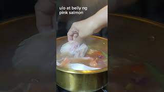 Nilagang ulo at belly ng pink salmon na may miso.