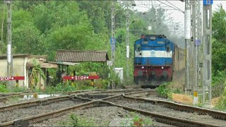 Extremely Dangerous Train:Konkan Railway:22120 Madgaon Mumbai Tejas Exp With Dashing 3D Alco Twins