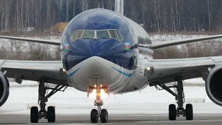 Боинг 767-300 Azerbaijan, взлет крупным планом, Домодедово.