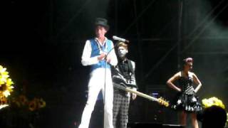 MIKA - Stuck in the Middle Trumpet Solo and Attack of the Flying Cockroach! Cattolica 19/08/2010