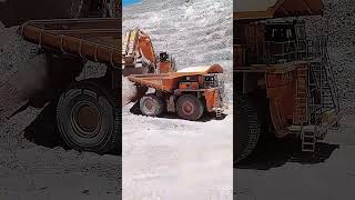 ПРОХЛАДНЫЙ ! Сотрудничество двух тяжелых машин Komatsu