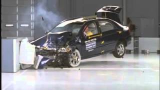 Crash Test2004 Kia Spectra moderate overlap test