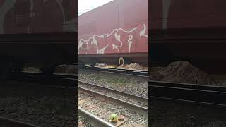 rumo graneleiro carregado de soja com 4 locomotiva passando em Indaiatuba hj de manhã