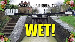 Narrowboat Journeys: Boating through Cropredy on a rainy day. Oxford Canal.