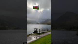 Wales flag in Snowdonia #shorts #wales #snowdonia #flag