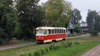 Трамвай Татра Т3 следует по улице Халтурина, город Ижевск