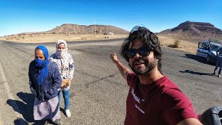 Indian guy helps Moroccans on a lonely highway 🛣️