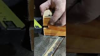 Corner joining technique. #carpenter #wood #diy #woodworkingtips