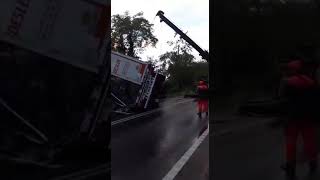 Mondo Trans SRL repunere pe roti autocamion încărcat