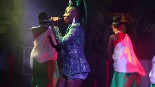 Live Performance de Natacha au Concert VIP de Fally Ipupa à l'Hotel Club du Lac Tanganyika