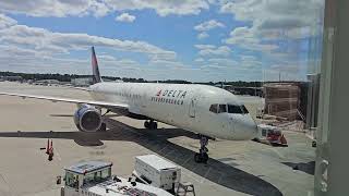 Delta Boeing 757-200 Arriving at RIC - Richmond,  Virginia