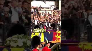 Queen Elizabeth leaves Buckingham Palace for the final time