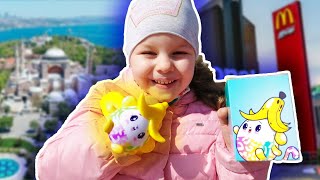 PikMi Pops распаковка игрушки из Макдональдс на улицах Стамбула | Play With Melis