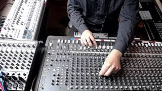 Behringer RD9 + TD3 hitting 90ties Outboard Gear (Mackie SR 32 mixing console, DP4 FX dirty Techno!