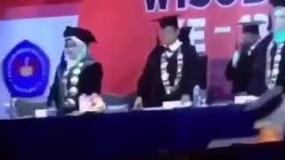 Acara wisuda yang seru