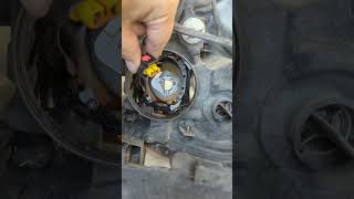 How to replace a headlight bulb in a Kenworth T680 #kenworth #headlight #replaceheadlight