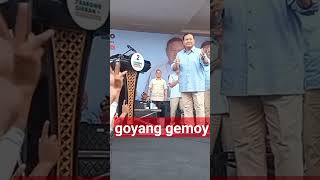 di goyang gemoy dulu biar nggak spaneng