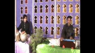 Javed Nazami performing ghazal go bazahir peash aata