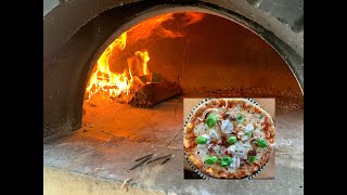 La pizza au four à bois