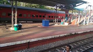 Kannur Yesvantpur Express Exiting Kannur With Erode11193wdm3d