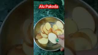 Crispy Alu Pakoda recipe/ Aloo Pakoda #shorts #viral #youtubeshorts