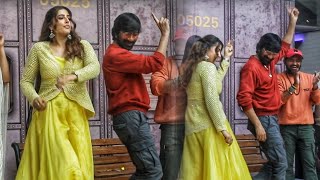 Ravi Teja and Nupur Sanon Dance On Stage | Tiger Nageswara Rao Trailer Launch Event