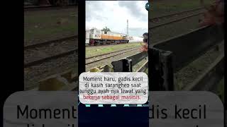 Momen Anak Gadis,Nunggu Ayahnya Lewat Dikereta Apa #keretaapi #shortsvideo #news #beritaviral