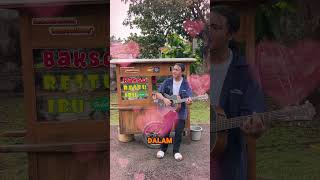 #TOPVideo : Dinyanyiin Abang Bakso Lagu “Dan Ku” #shortsTOP