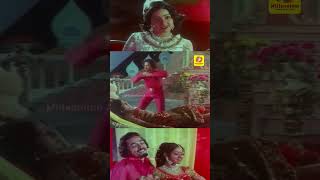 Nadiganin Kaadhali... (Tamil) | Thaayillamal Naan Illai | #KamalHaasan | #SPB #music #love #shorts