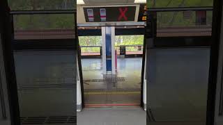 SMRT East-West Line Doors Closing at Eunos Station