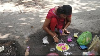 ମୋତେ Rangoli କାଢ଼ି ଆସେନି// କିନ୍ତୁ ବାର ଓଷା ରେ ଦୁଆରମୁହଁ ଆଗରେ ରଙ୍ଗୋଳି 👌@mamaviky22#odiavlog #dailyvlog