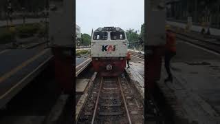 Penyambungan Lokomotif CC206 ke Rangkaian Malabar #shorts #stasiunbandung #kamalabar #keretaapi