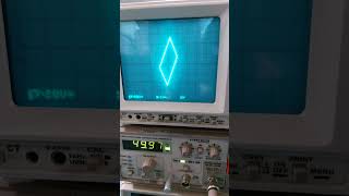 Figure su oscilloscopio analogico #electronic #oscilloscope #foryou #shorts