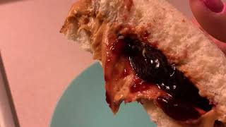 ASMR FOOD PORN Peanut butter & Jelly sandwich 🤤#shorts