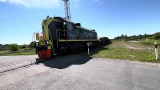 TEM2-6520 leaving Ahtme station with dump cars/ ТЭМ2-6520 отбывает со ст. Ахтме с думпкарами