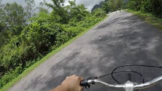 pedalando uma bike velha em Ha long bay - Vietnã - Maio 2019