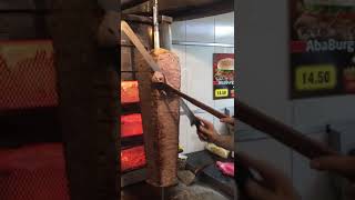 Yaprak döner böyle kesilir.Daha iyi kesen varsa gelsin dedi Bayram Usta.