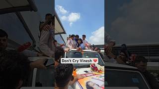 Vinesh Phogat gets emotional after seeing the crowd at airport to welcome her back to India 🥹❤️