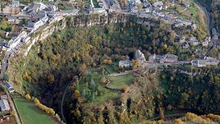 Le Trou de Bozouls in The South of France Sits at The Top of a 300ft-Deep Horseshoe-Shaped Canyon