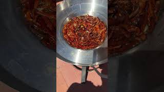 How to make the best chili oil. Add salt and blend the arbol chiles and garlic #food #cooking