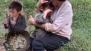 Hoang Xuan mother and son went looking for food