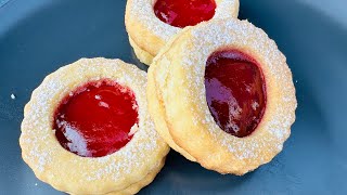 How To Make Strawberry Jam Sandwiched Cookies | jam cookies | Sandwiched Cookies